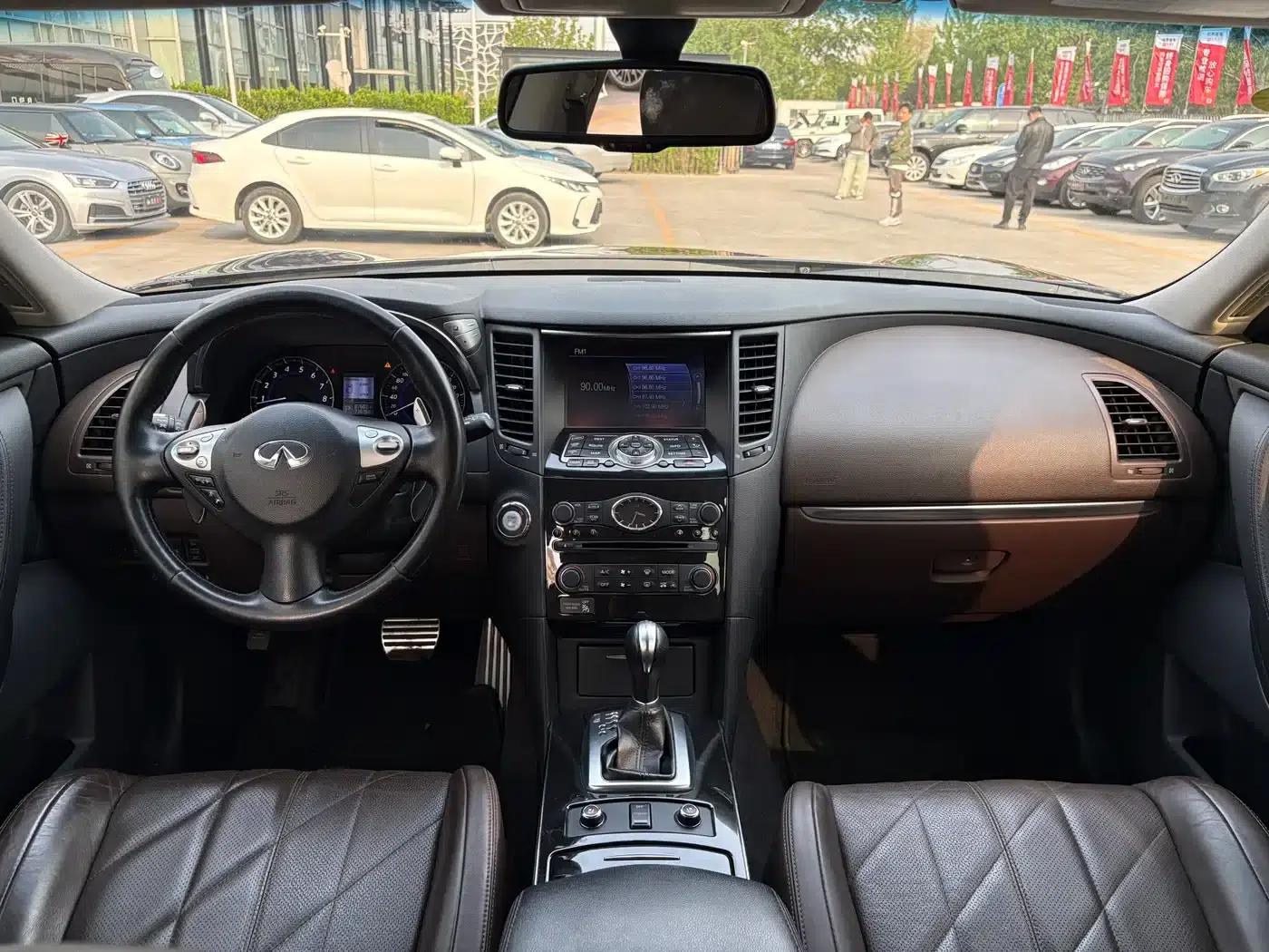 Infiniti QX70 2013 3.7L Standard Edition — миниатюра 13