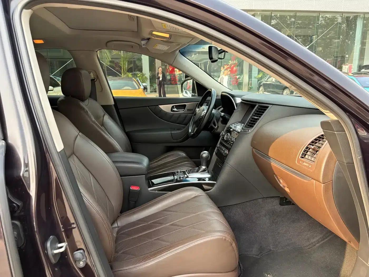 Infiniti QX70 2013 3.7L Standard Edition — миниатюра 15