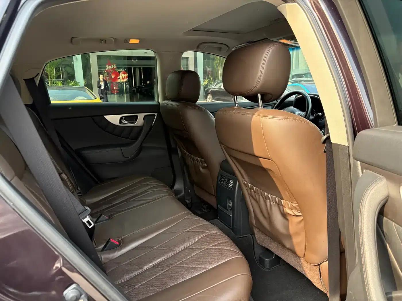 Infiniti QX70 2013 3.7L Standard Edition — миниатюра 16