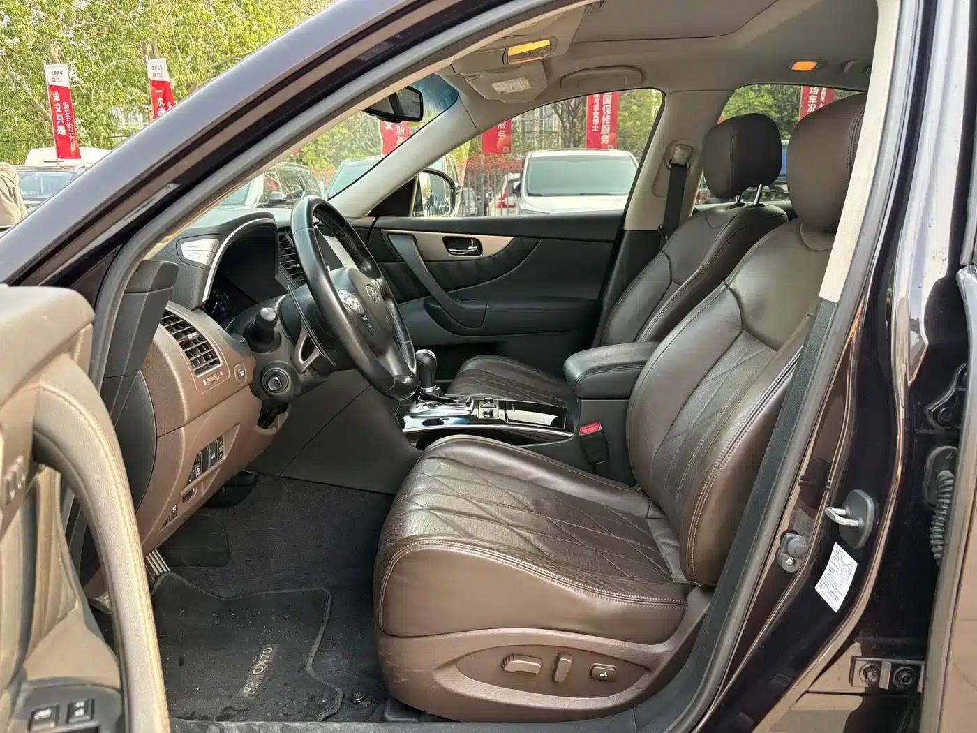 Infiniti QX70 2013 3.7L Standard Edition — миниатюра 10