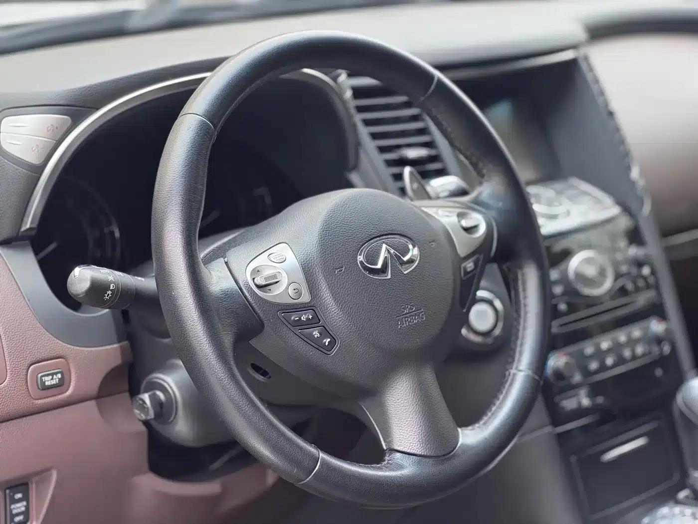 Infiniti QX70 2013 3.7L Standard Edition — миниатюра 4