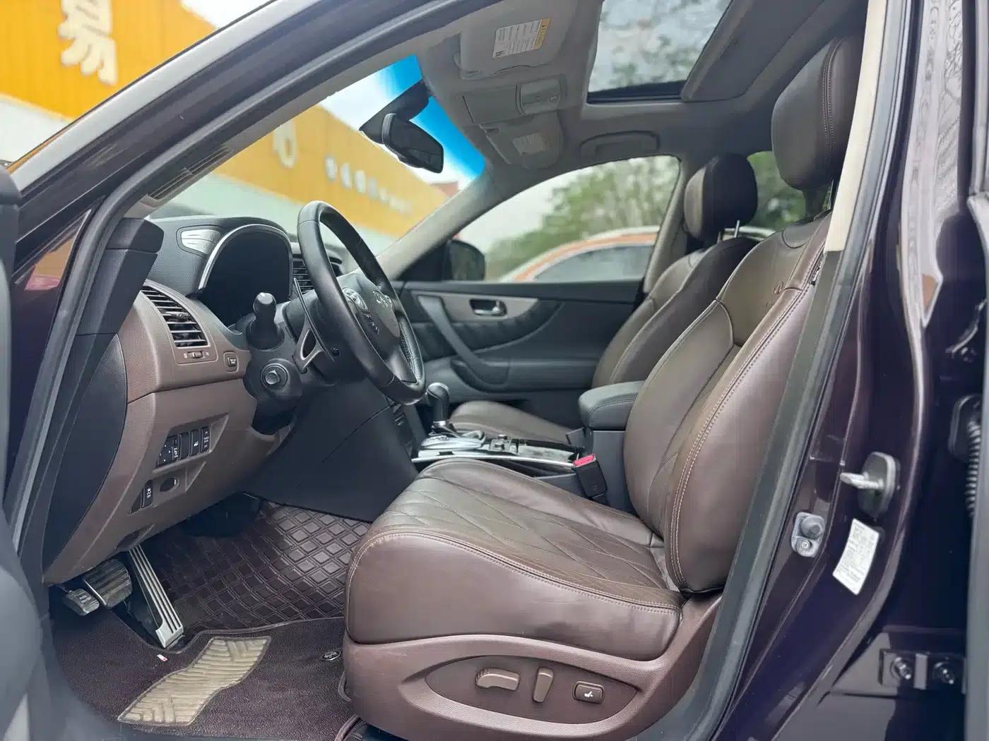 Infiniti QX70 2013 3.7L Standard Edition — миниатюра 5
