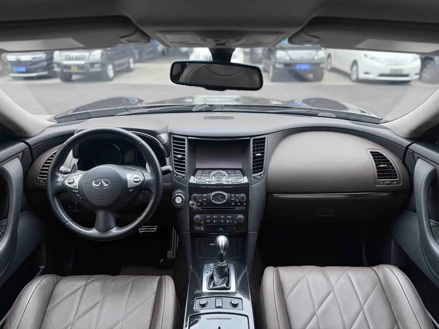 Infiniti QX70 2013 3.7L Standard Edition — миниатюра 10