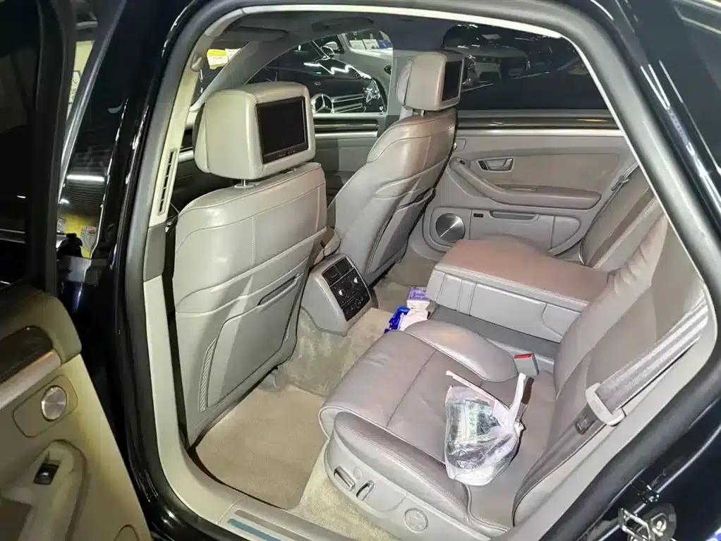 2007 Audi S8, S8 5.2 — миниатюра 7
