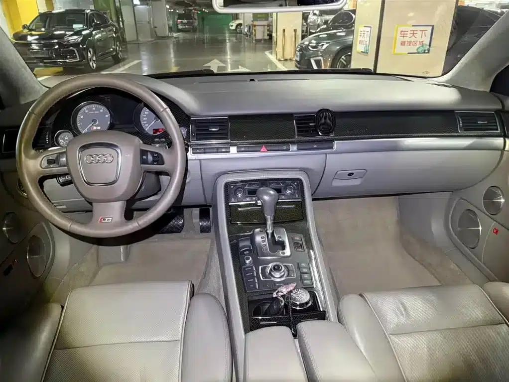 2007 Audi S8, S8 5.2 — миниатюра 8