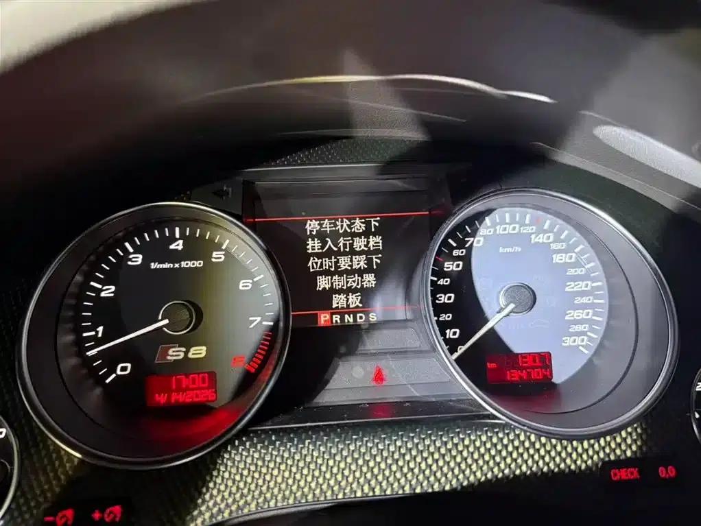 2007 Audi S8, S8 5.2 — миниатюра 9