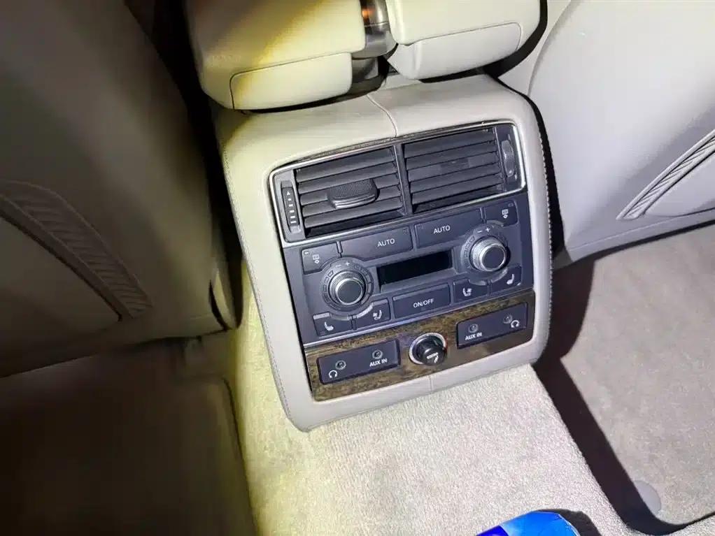 2007 Audi S8, S8 5.2 — миниатюра 10