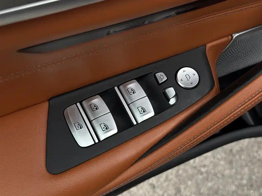 2021 BMW M5 — миниатюра 19