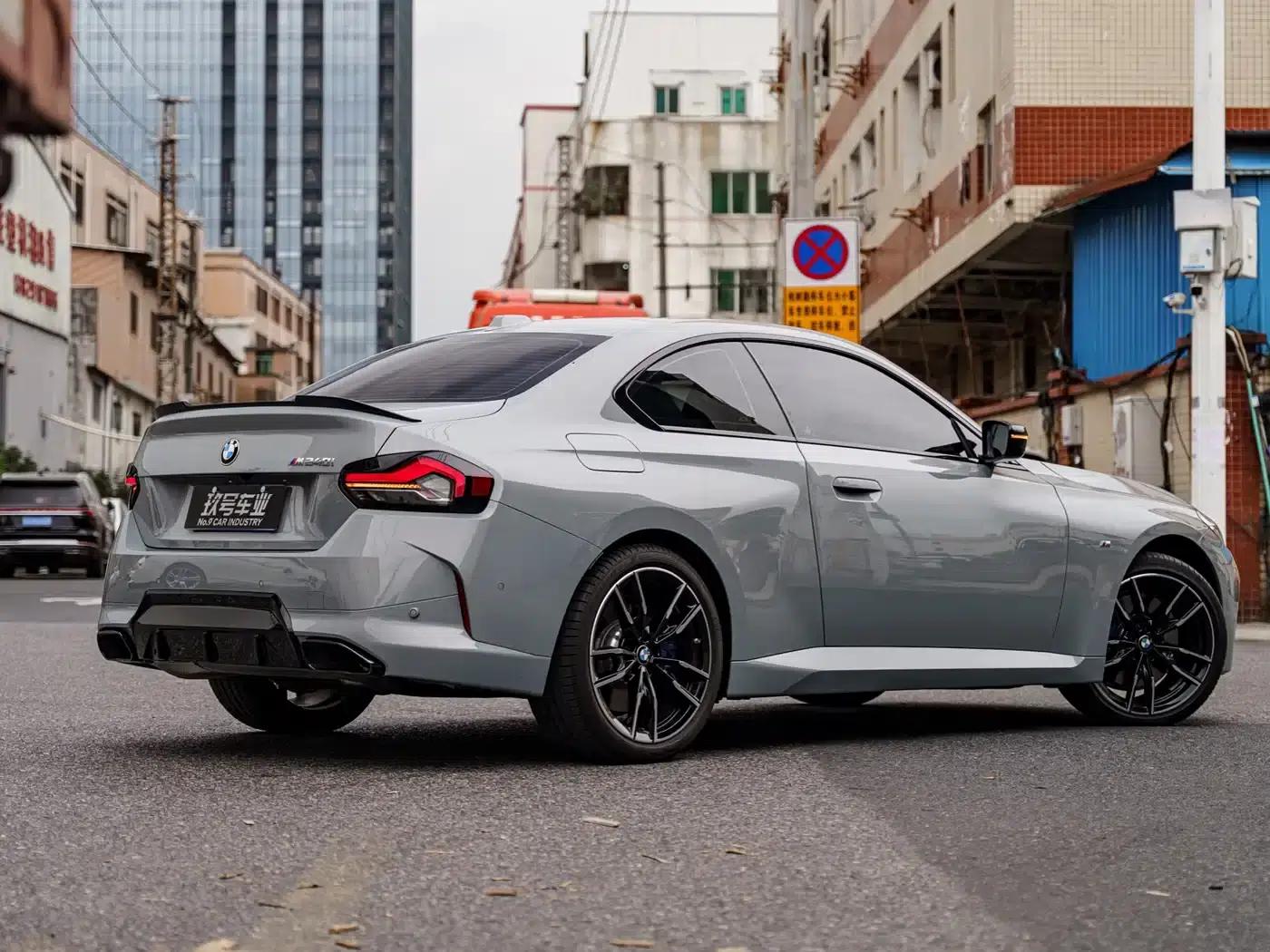 2025 BMW M240i xDrive — миниатюра 3