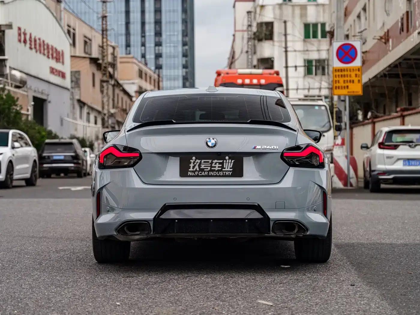 2025 BMW M240i xDrive — миниатюра 4