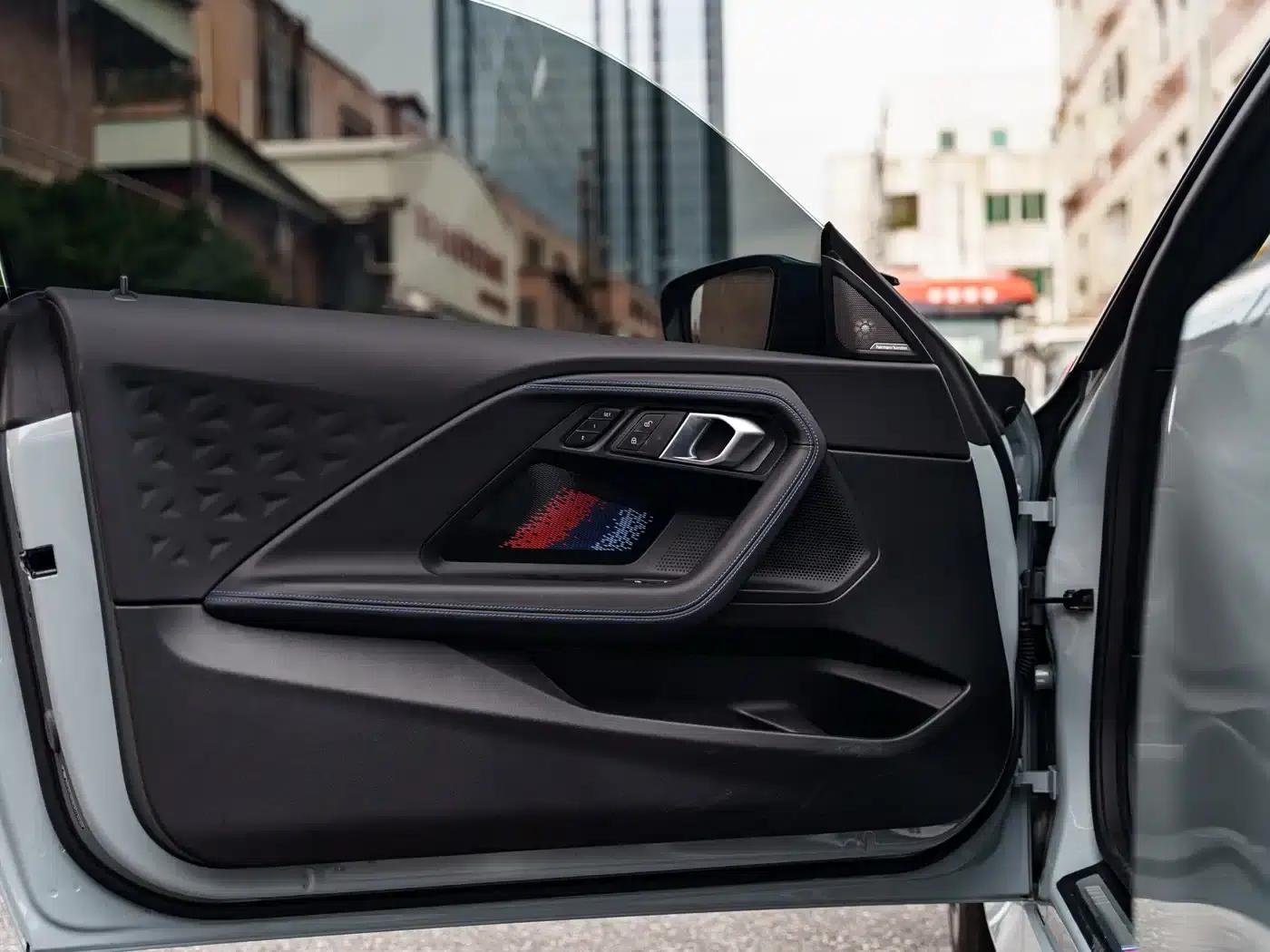 2025 BMW M240i xDrive — миниатюра 7