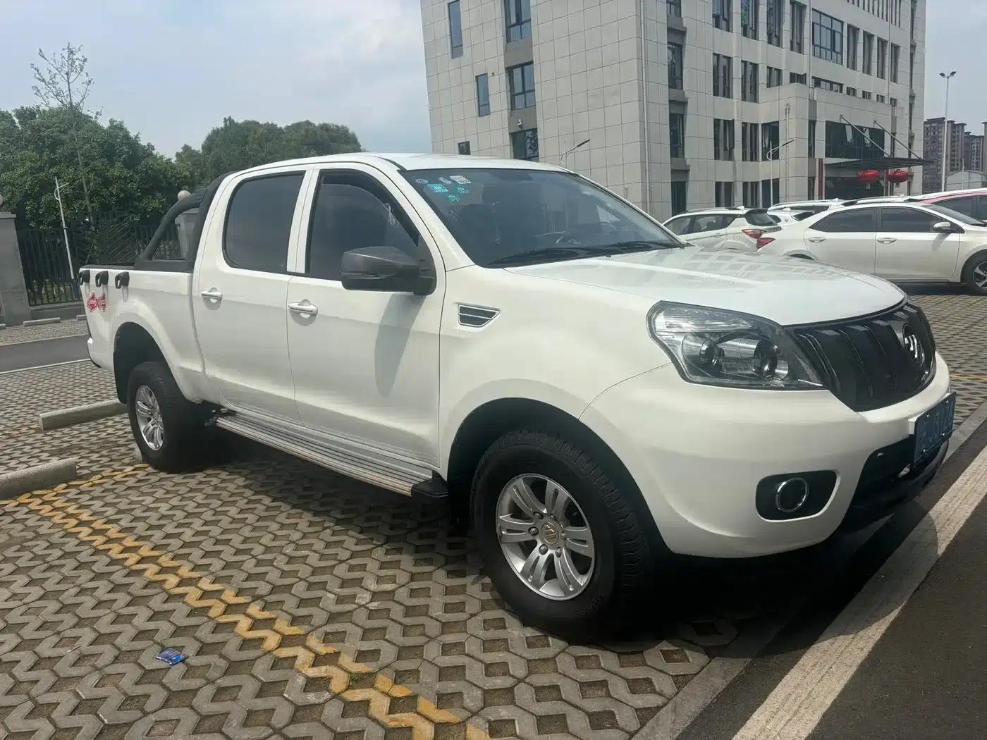 Tunland 2019 2.8T E3 70th Anniversary 4WD Comfort Edition with High Cargo Platform and Long Wheelbase 4J28TC4 — миниатюра 2