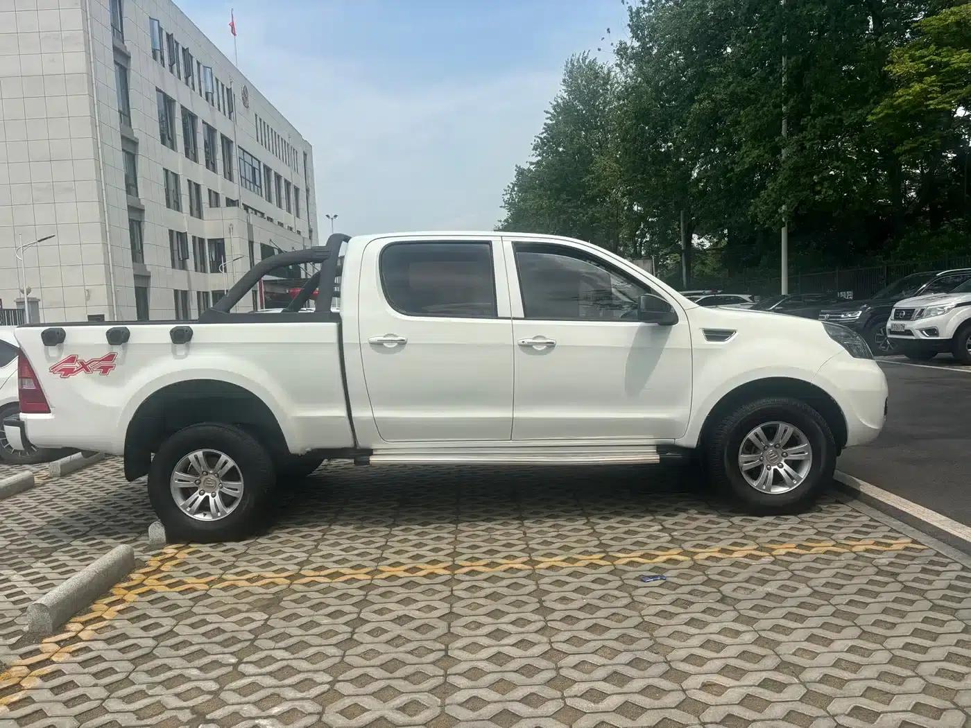 Tunland 2019 2.8T E3 70th Anniversary 4WD Comfort Edition with High Cargo Platform and Long Wheelbase 4J28TC4 — миниатюра 3