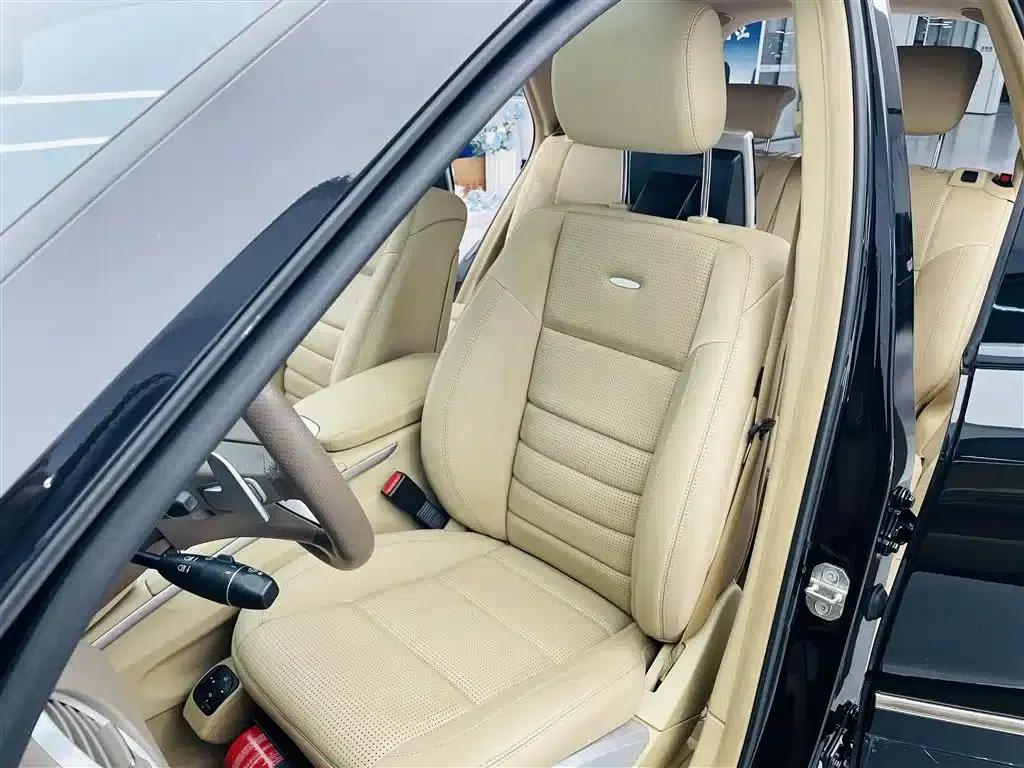 2011 Mercedes-Benz M-Class AMG ML 63 — миниатюра 12