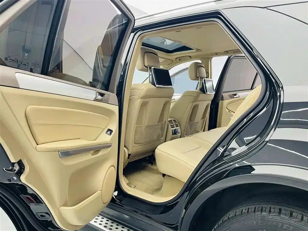 2011 Mercedes-Benz M-Class AMG ML 63 — миниатюра 15