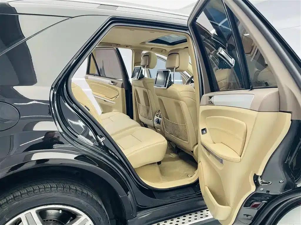 2011 Mercedes-Benz M-Class AMG ML 63 — миниатюра 19