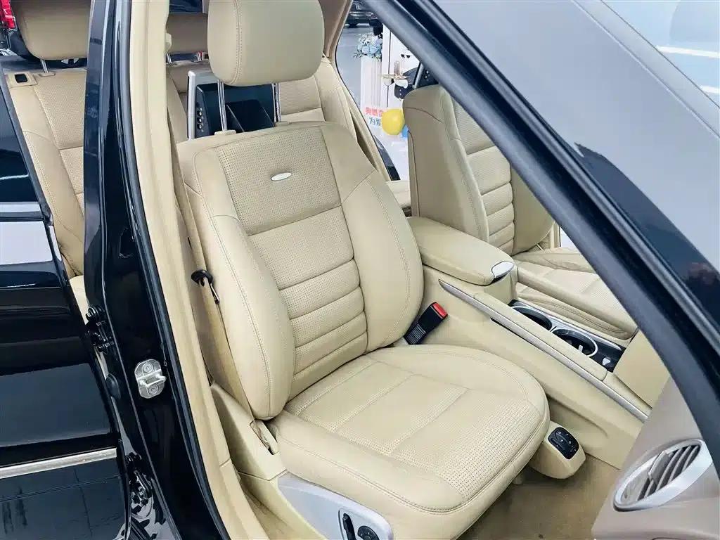 2011 Mercedes-Benz M-Class AMG ML 63 — миниатюра 24
