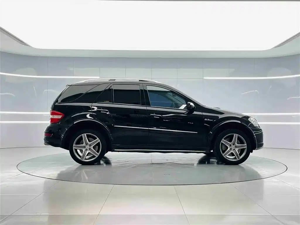 2011 Mercedes-Benz M-Class AMG ML 63 — миниатюра 4