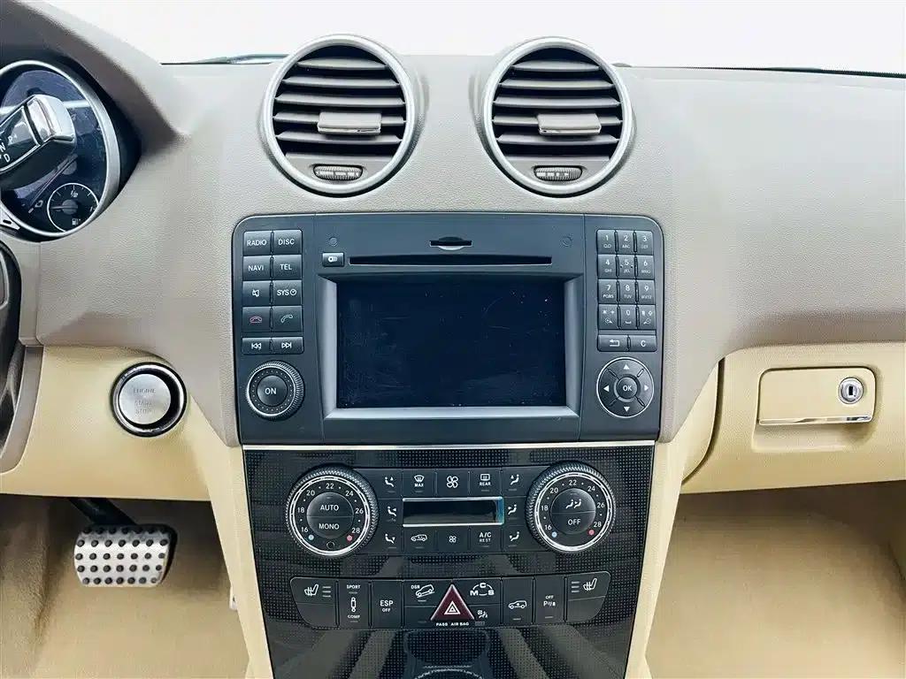 2011 Mercedes-Benz M-Class AMG ML 63 — миниатюра 31
