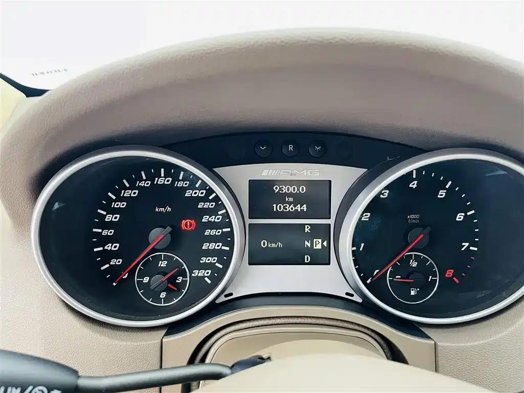 2011 Mercedes-Benz M-Class AMG ML 63 — миниатюра 32