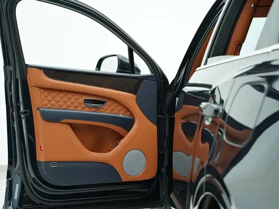 Bentayga Plug-in Hybrid 2021 3.0T PHEV — миниатюра 11