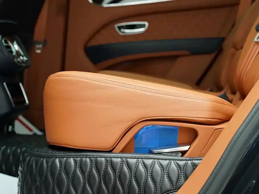 Bentayga Plug-in Hybrid 2021 3.0T PHEV — миниатюра 13