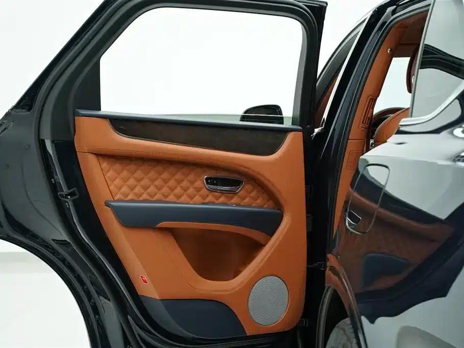 Bentayga Plug-in Hybrid 2021 3.0T PHEV — миниатюра 15