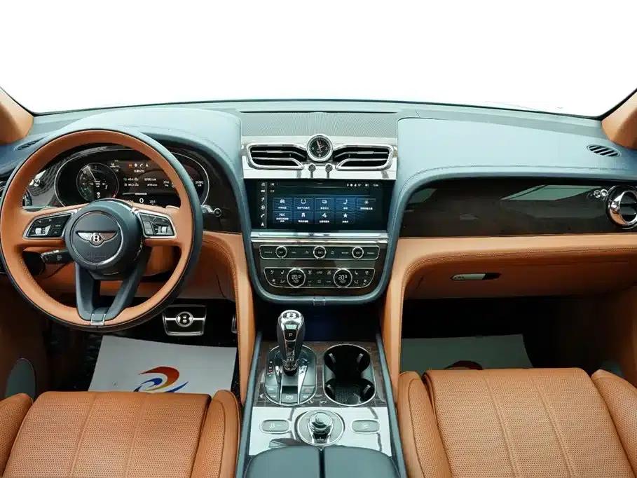 Bentayga Plug-in Hybrid 2021 3.0T PHEV — миниатюра 16