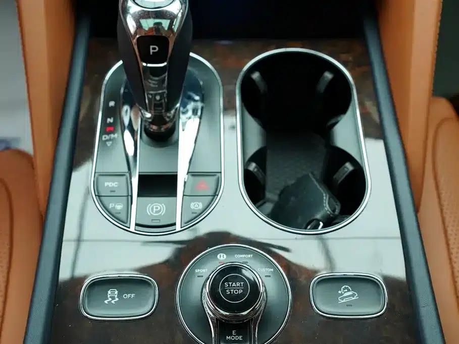 Bentayga Plug-in Hybrid 2021 3.0T PHEV — миниатюра 18