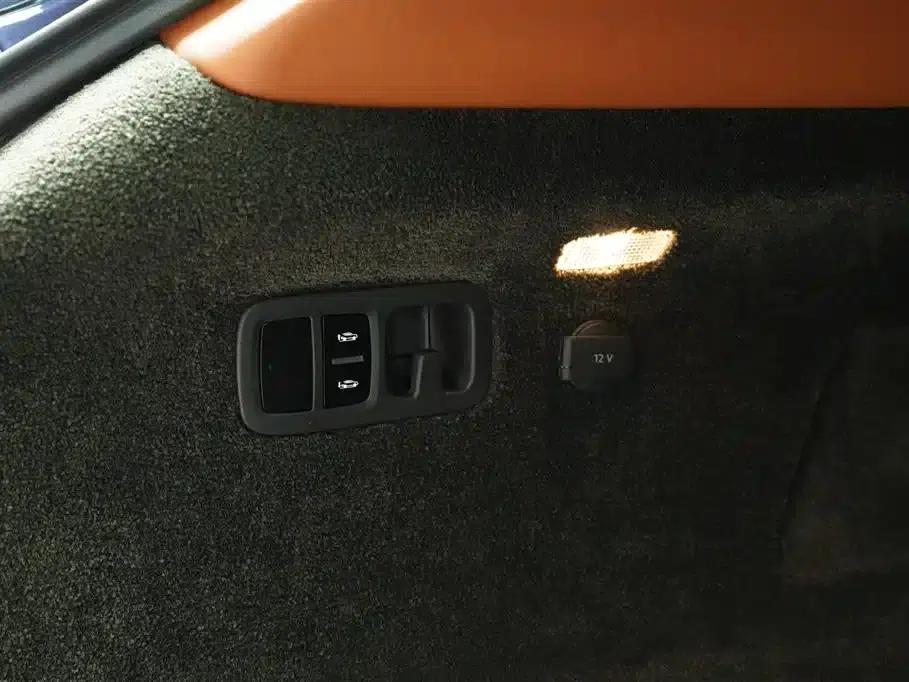 Bentayga Plug-in Hybrid 2021 3.0T PHEV — миниатюра 22
