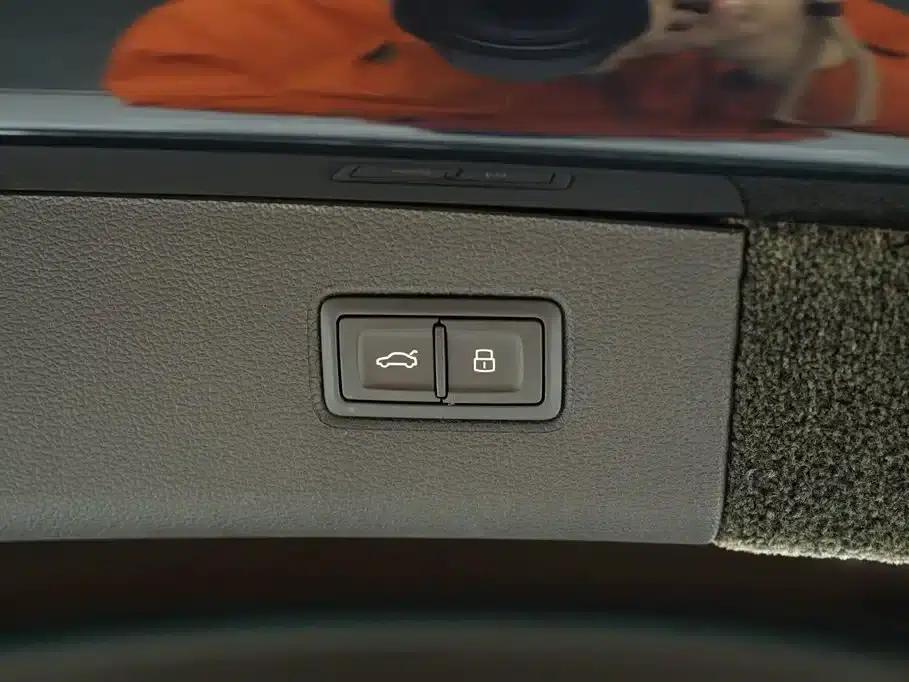 Bentayga Plug-in Hybrid 2021 3.0T PHEV — миниатюра 23