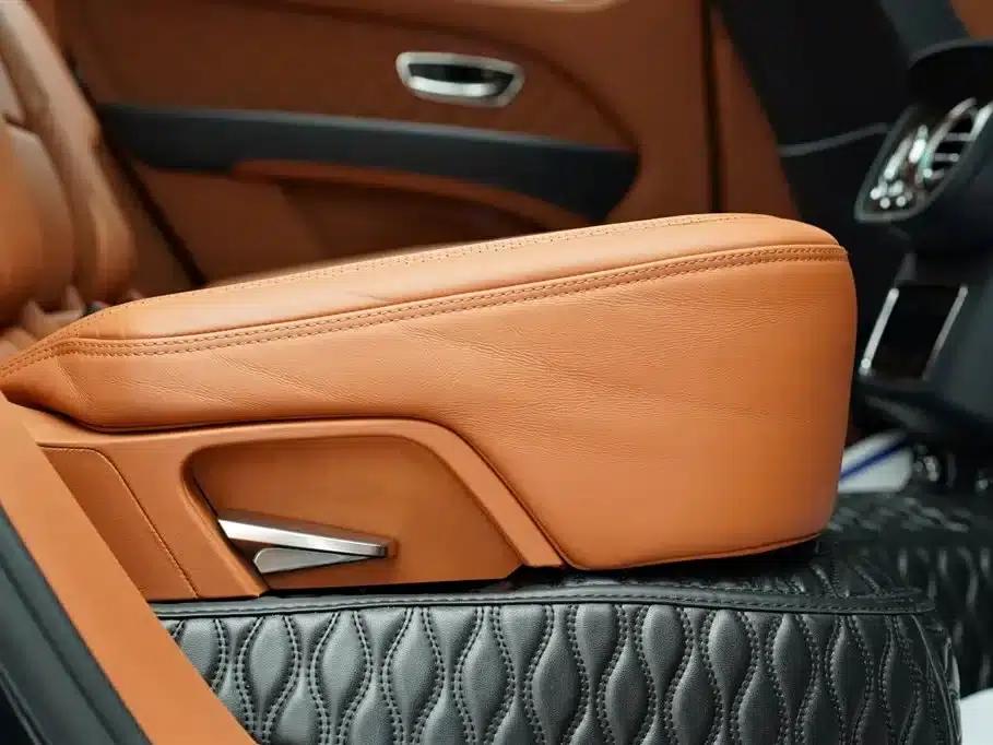 Bentayga Plug-in Hybrid 2021 3.0T PHEV — миниатюра 25