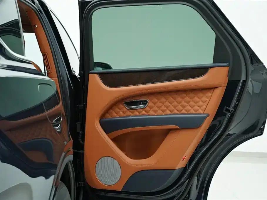 Bentayga Plug-in Hybrid 2021 3.0T PHEV — миниатюра 27