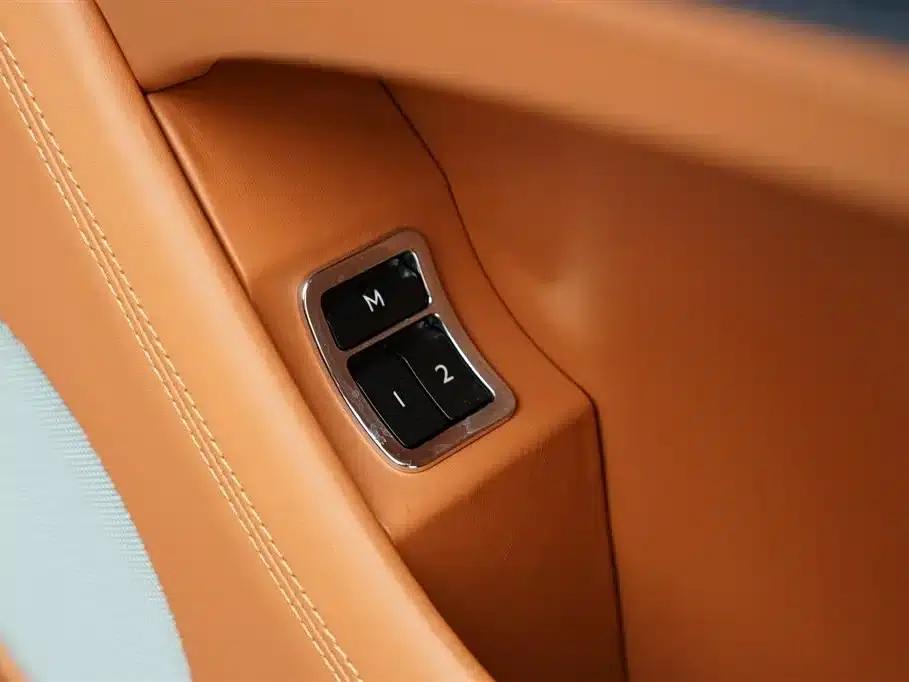 Bentayga Plug-in Hybrid 2021 3.0T PHEV — миниатюра 29