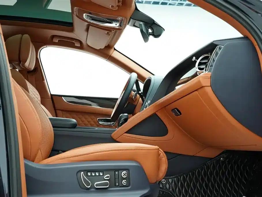 Bentayga Plug-in Hybrid 2021 3.0T PHEV — миниатюра 30