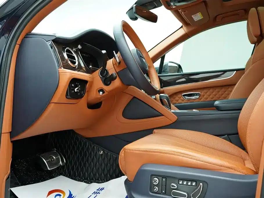 Bentayga Plug-in Hybrid 2021 3.0T PHEV — миниатюра 7