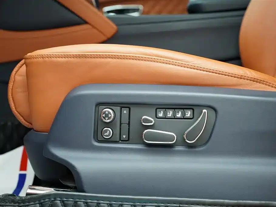 Bentayga Plug-in Hybrid 2021 3.0T PHEV — миниатюра 8