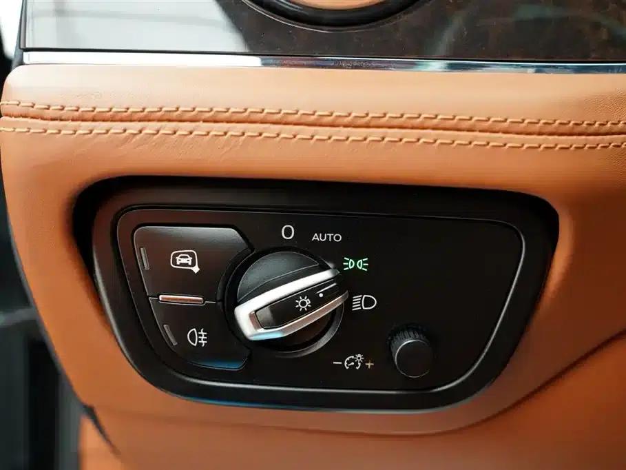 Bentayga Plug-in Hybrid 2021 3.0T PHEV — миниатюра 10