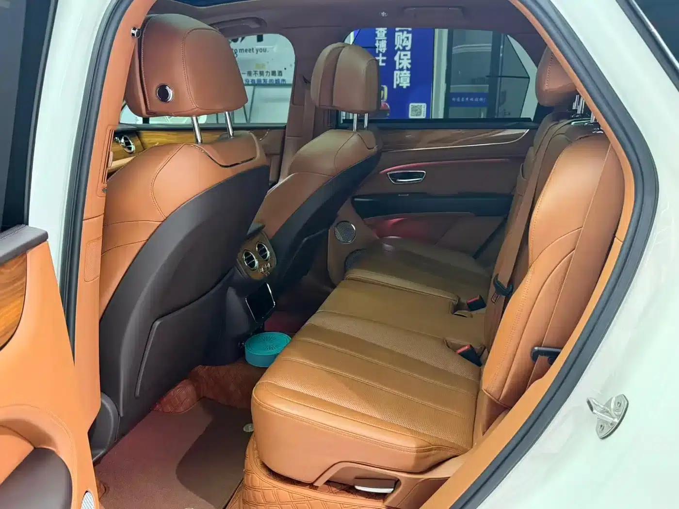 Bentayga Plug-in Hybrid 2021 3.0T PHEV — миниатюра 6