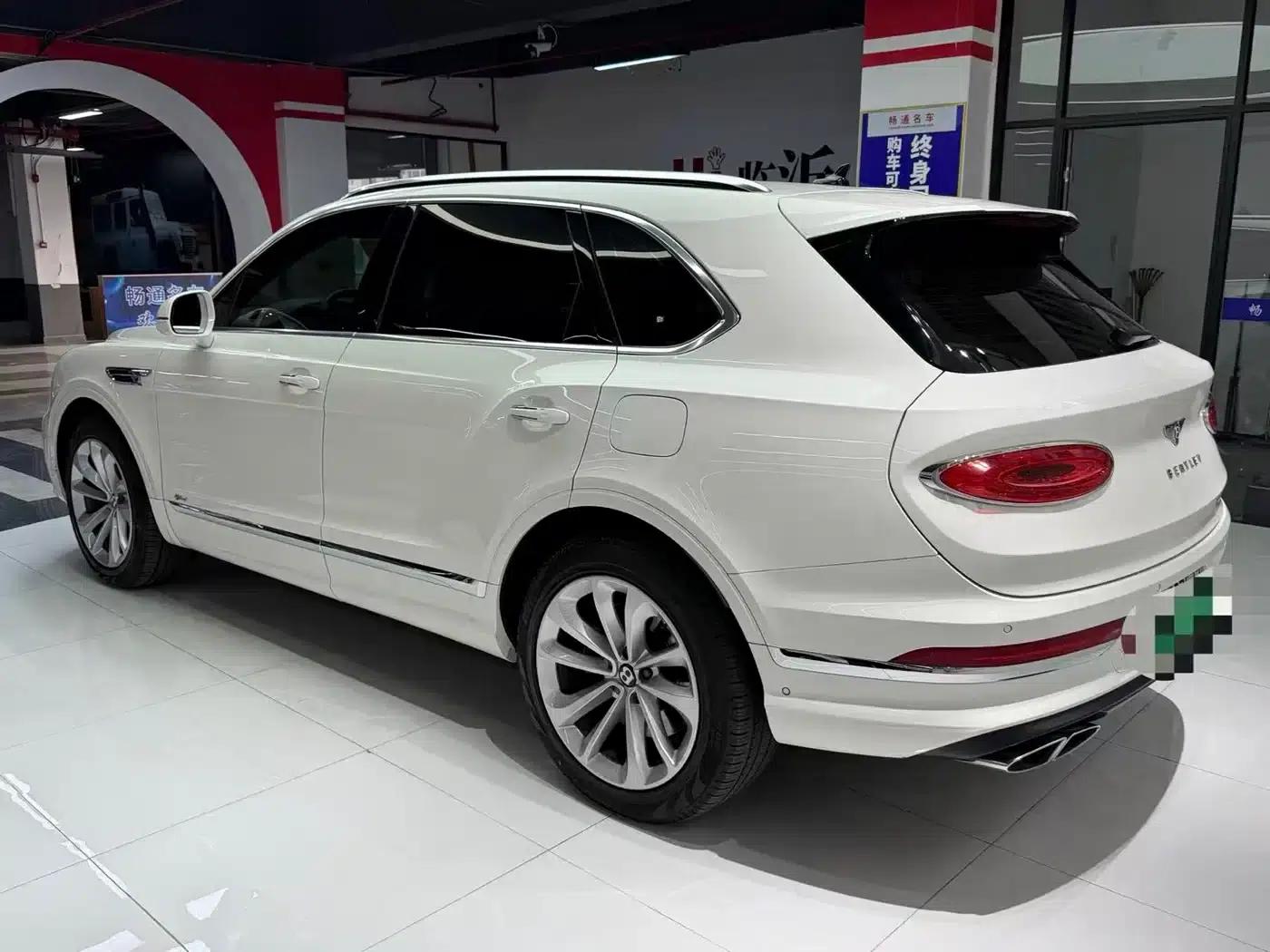 Bentayga Plug-in Hybrid 2021 3.0T PHEV — миниатюра 7