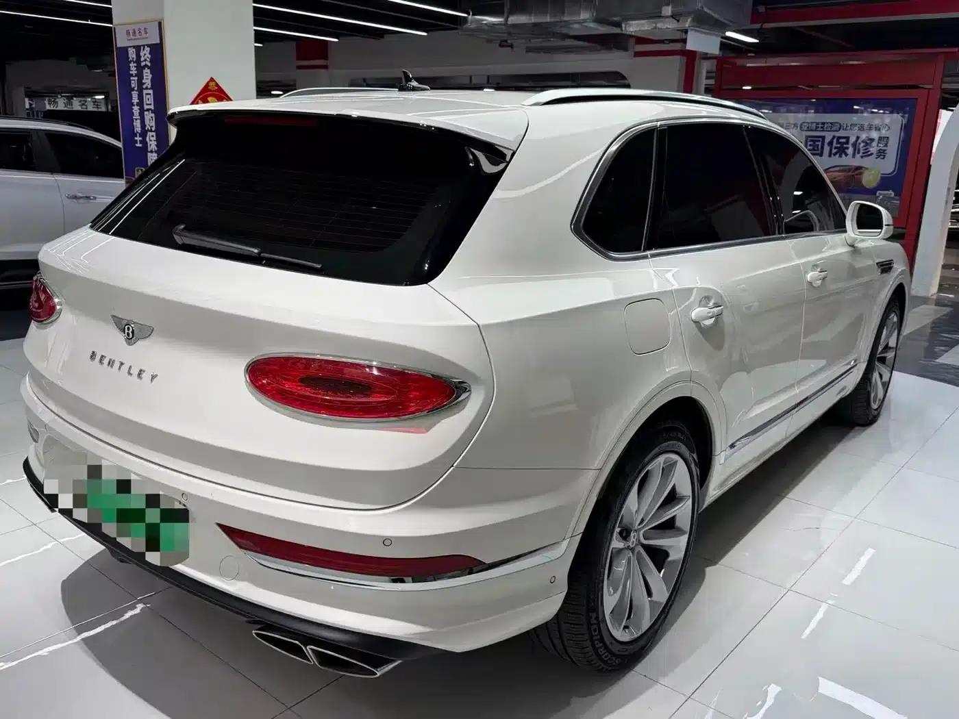 Bentayga Plug-in Hybrid 2021 3.0T PHEV — миниатюра 8
