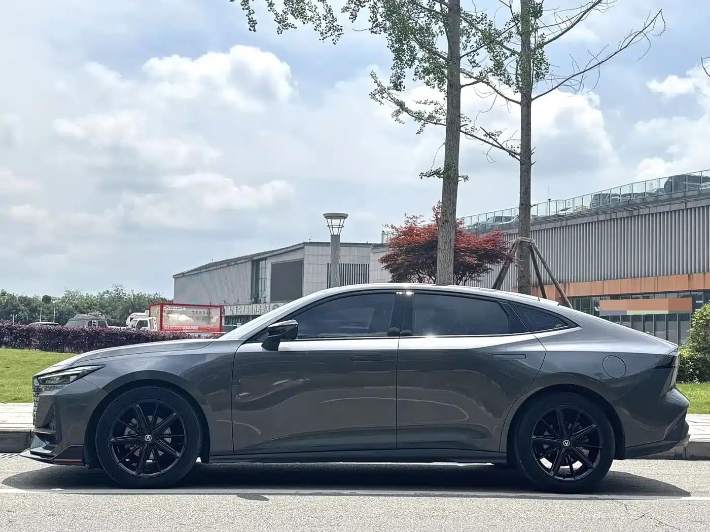 Changan UNI-V 2022 1.5T Sport Edition — миниатюра 2