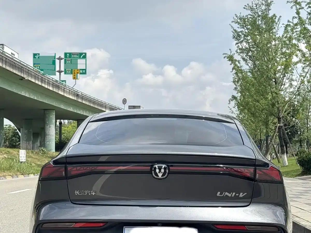 Changan UNI-V 2022 1.5T Sport Edition — миниатюра 8