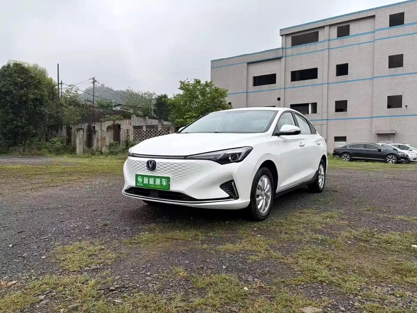 Changan Eado New Energy 2022 EV460 Smart Ride-Hailing Edition (Lithium Iron Phosphate) — миниатюра 1