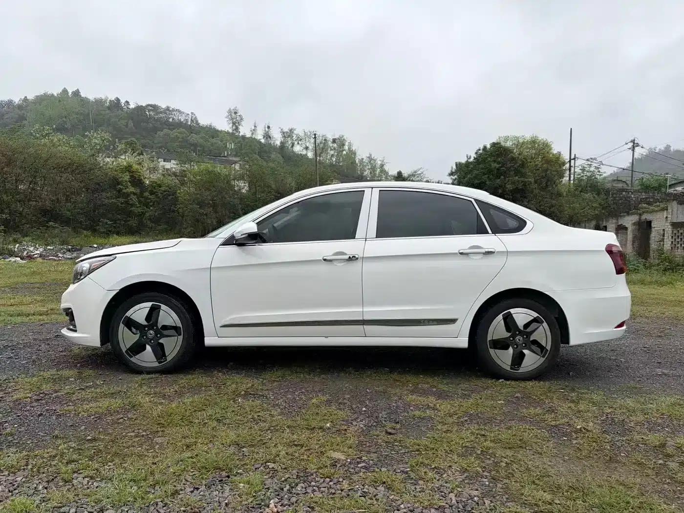 Changan Eado New Energy 2022 EV460 Smart Ride-Hailing Edition (Lithium Iron Phosphate) — миниатюра 7