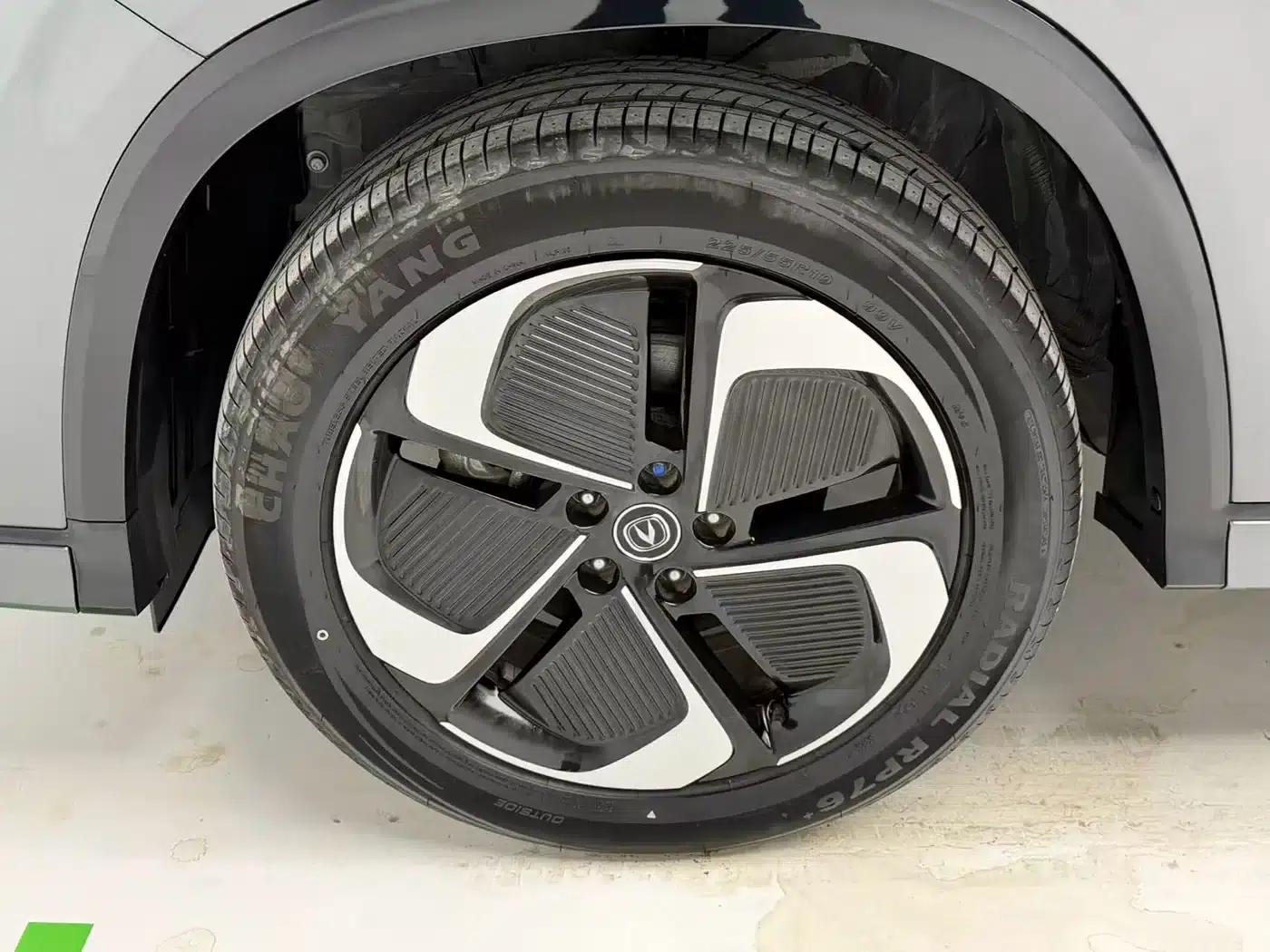 Changan CS75 PLUS Smart Electric iDD 2023 Model Smart Electric iDD Leading Edition — миниатюра 8