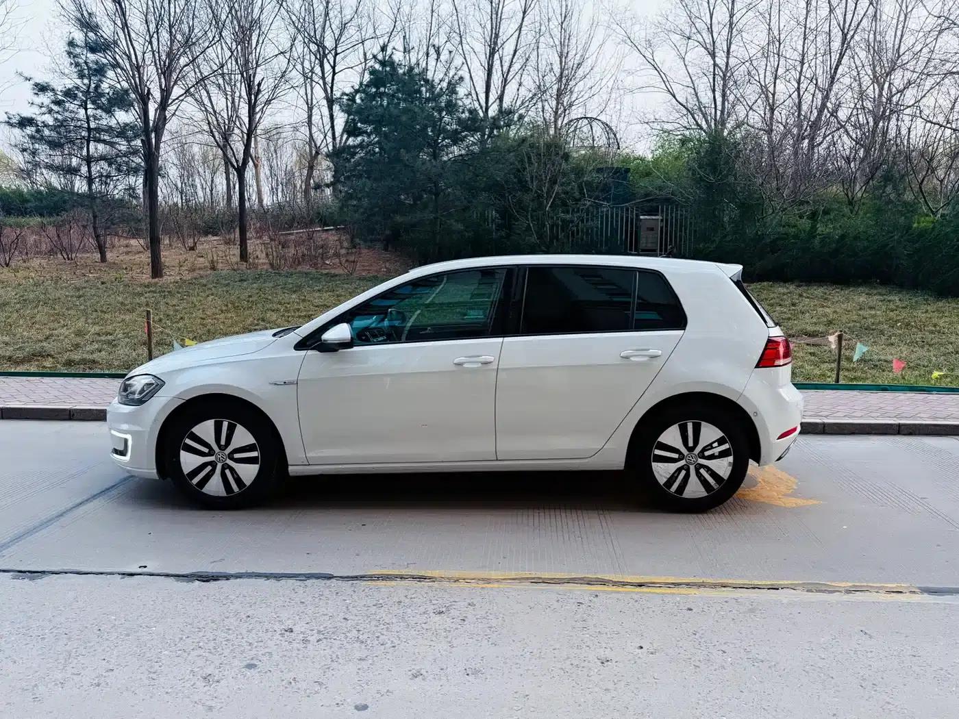 Imported 2018 e-Golf New Energy — миниатюра 2