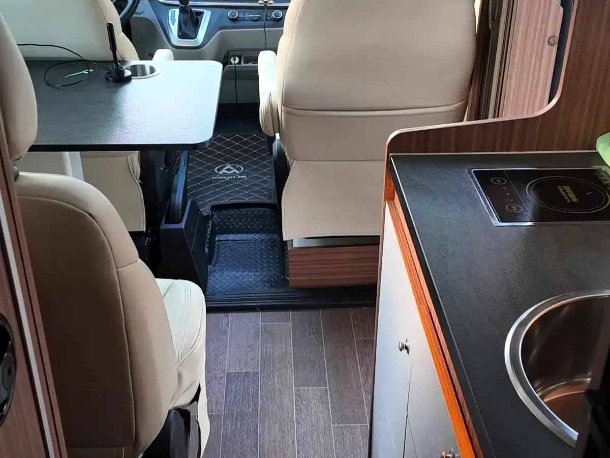 SAIC MAXUS V90 RV 2021 Model 2.0T Traveler V90 Self-propelled Type B Motorhome Luxury Edition with Transverse Bed — миниатюра 5