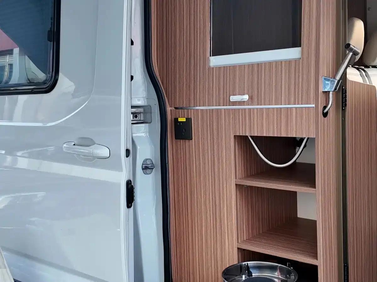 SAIC MAXUS V90 RV 2021 Model 2.0T Traveler V90 Self-propelled Type B Motorhome Luxury Edition with Transverse Bed — миниатюра 6