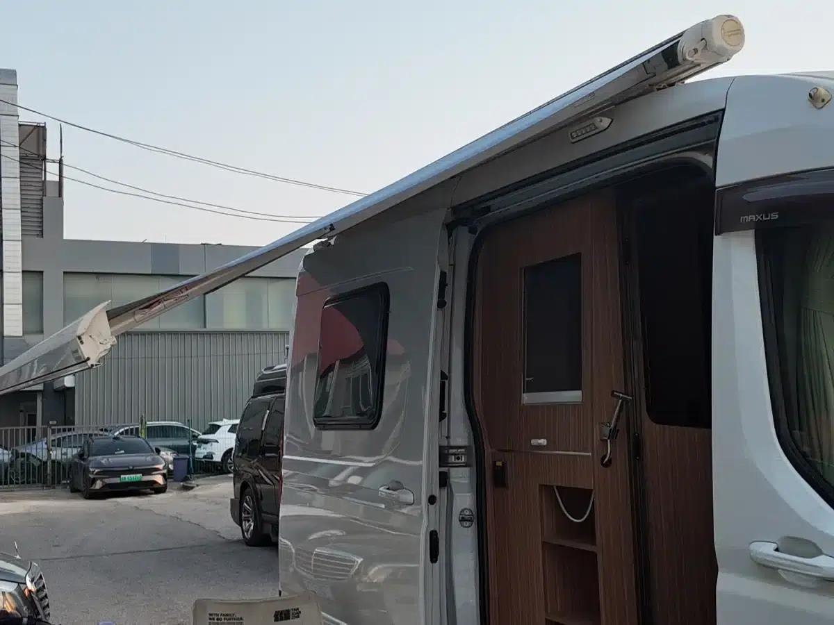 SAIC MAXUS V90 RV 2021 Model 2.0T Traveler V90 Self-propelled Type B Motorhome Luxury Edition with Transverse Bed — миниатюра 8